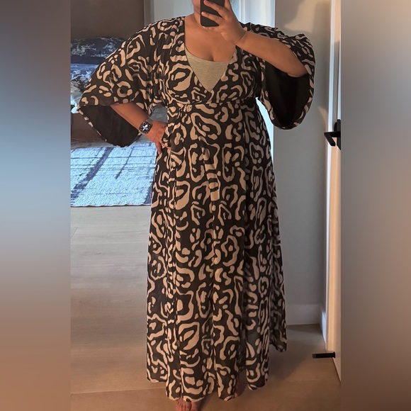 Black and White Patterned Dress - Picture 3 of 5